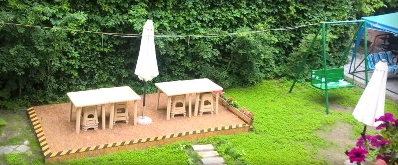 Любимая - столики, качели и беседка для отдыхающих